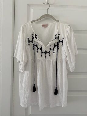Knox Rose White Peasant Blouse with Black Embroidered Yoke
